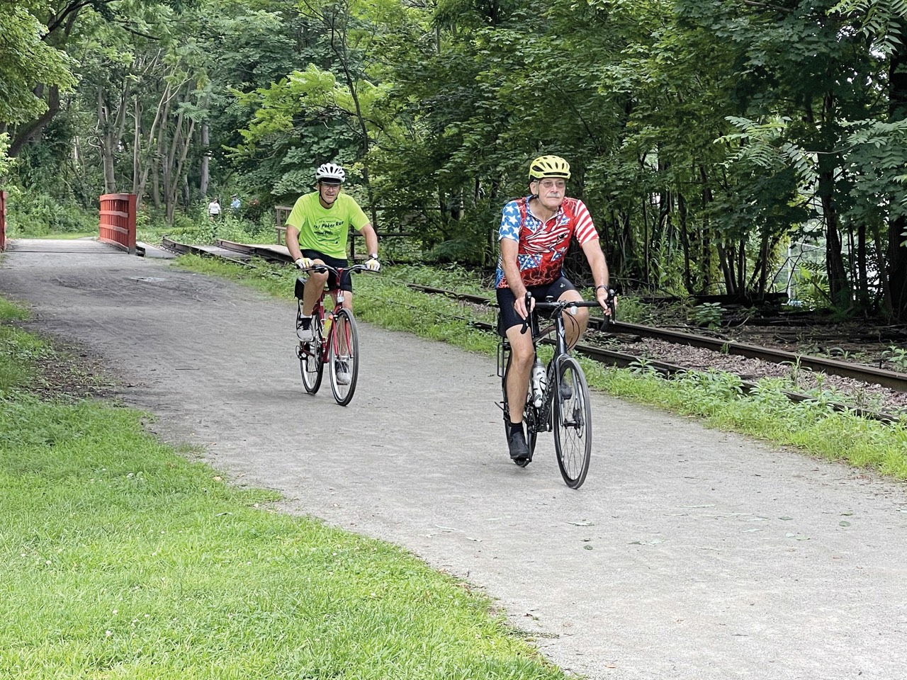 Cyclists on the Five Star Trail